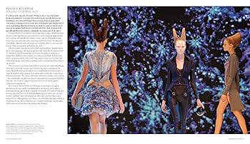 洋書 ALEXANDER McQUEEN FASHION VISIONARY Alexander McQueen: Fashion Visionary : Watt, Judith: Amazon
